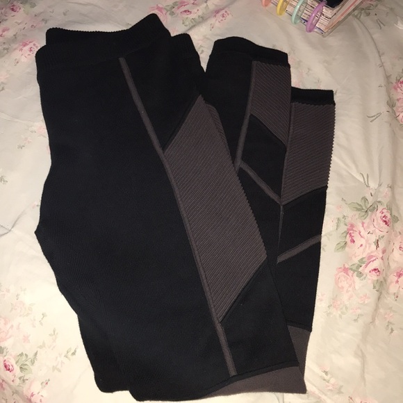 Kardashians BEBE Sweater Leggings - Picture 10 of 10